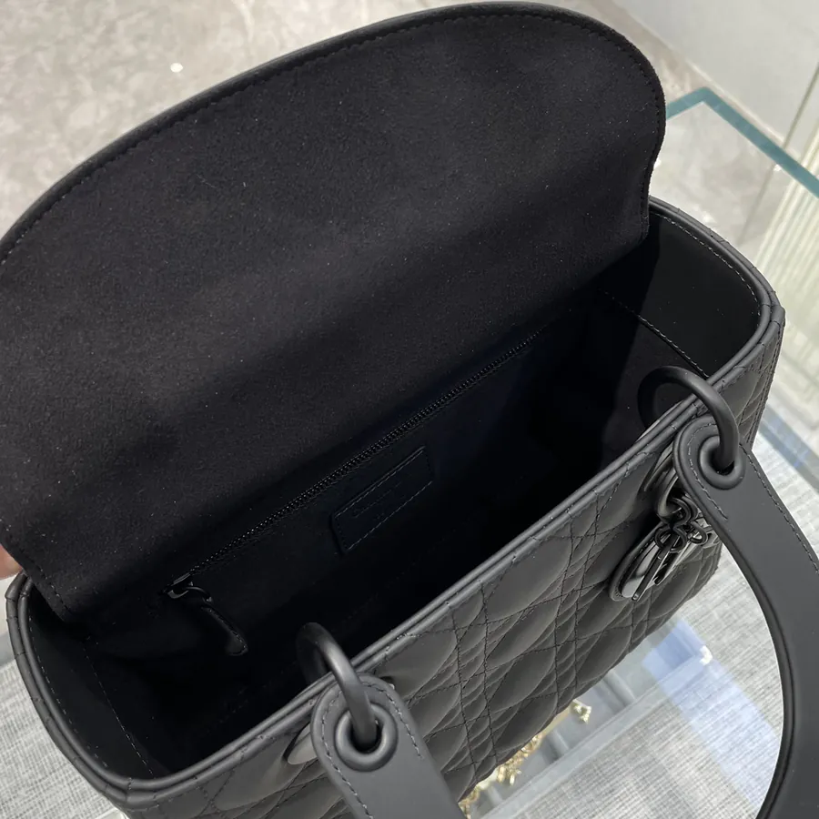 P750 Premium Quality Bucket Bag with Cannage Trim