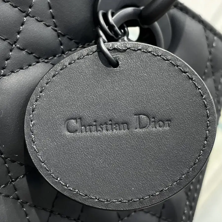 P750 Premium Quality Bucket Bag with Cannage Trim