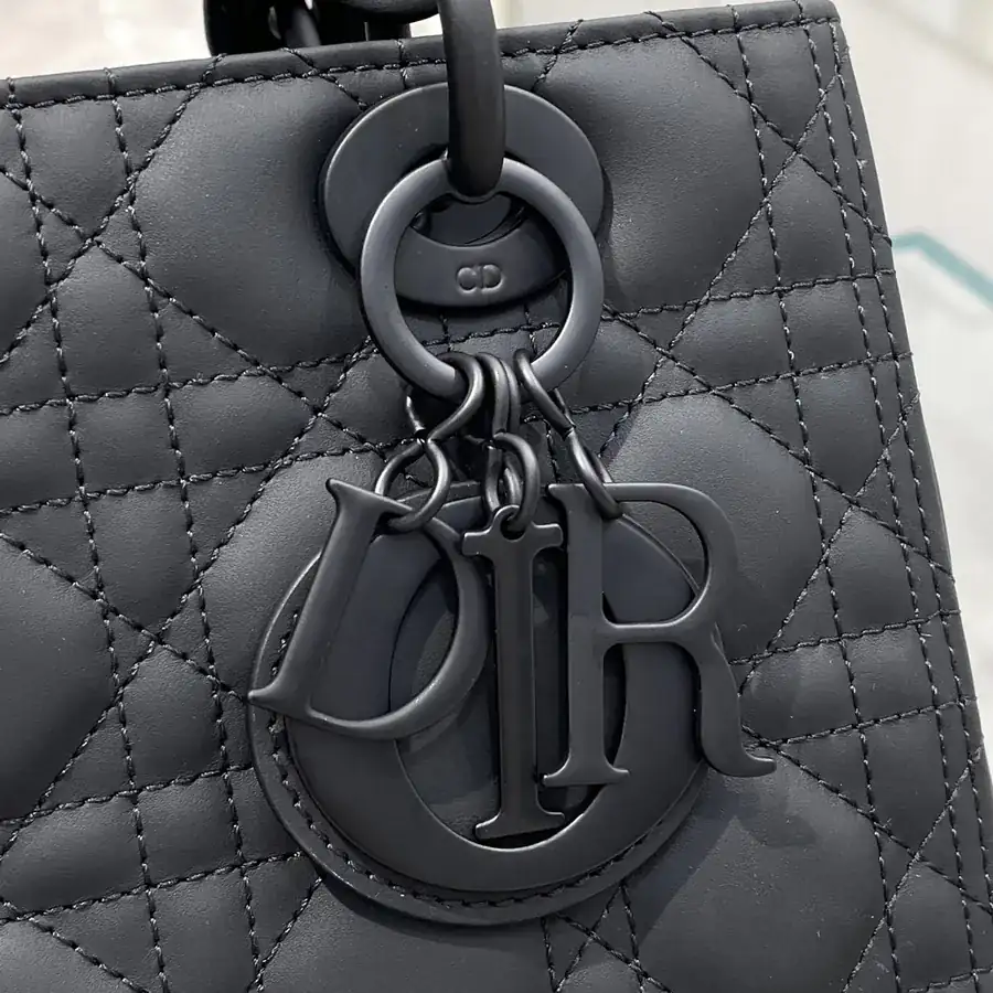 P750 Premium Quality Bucket Bag with Cannage Trim