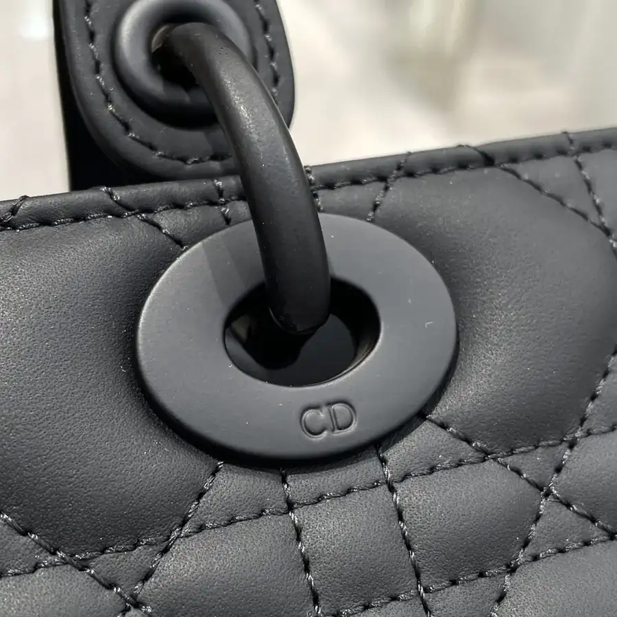 P750 Premium Quality Bucket Bag with Cannage Trim
