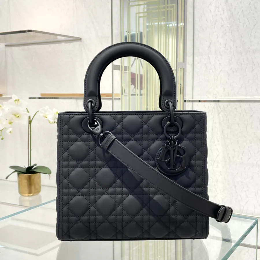 P750 Premium Quality Bucket Bag with Cannage Trim