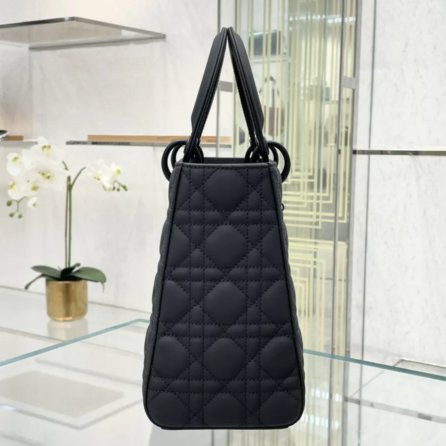 P750 Premium Quality Bucket Bag with Cannage Trim