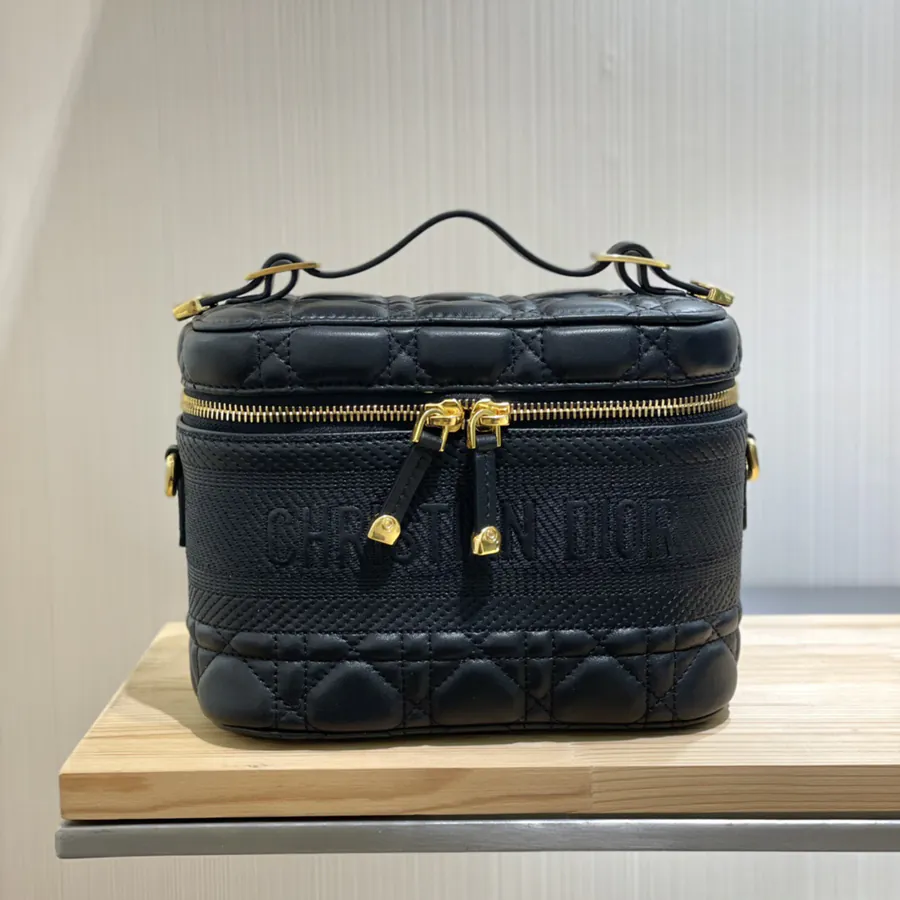 P650 CD Cosmetic Bag in Black