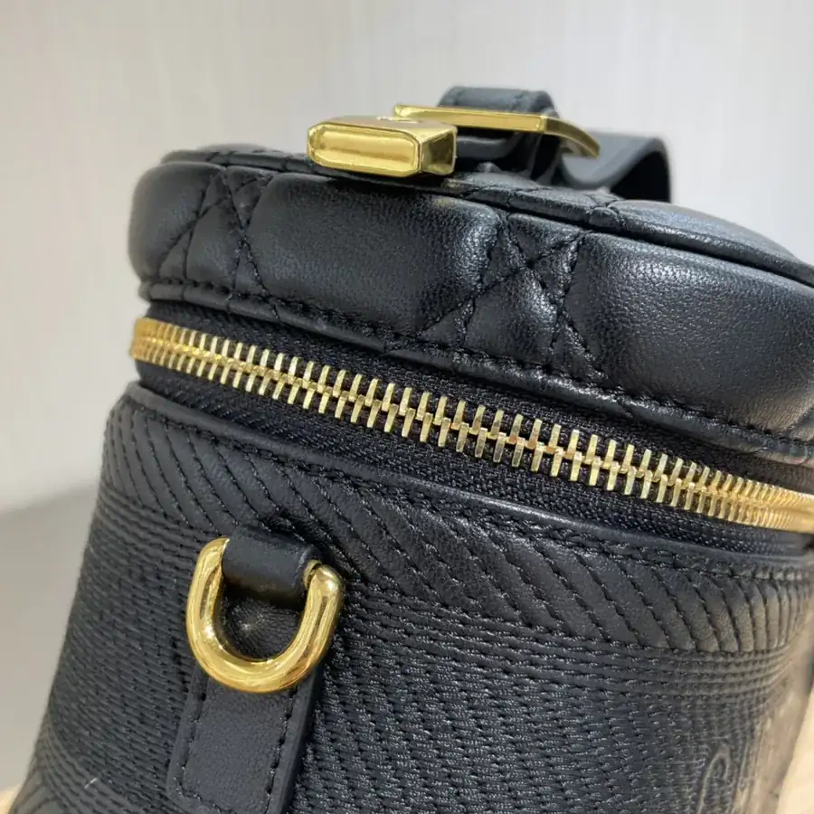 P650 CD Cosmetic Bag in Black