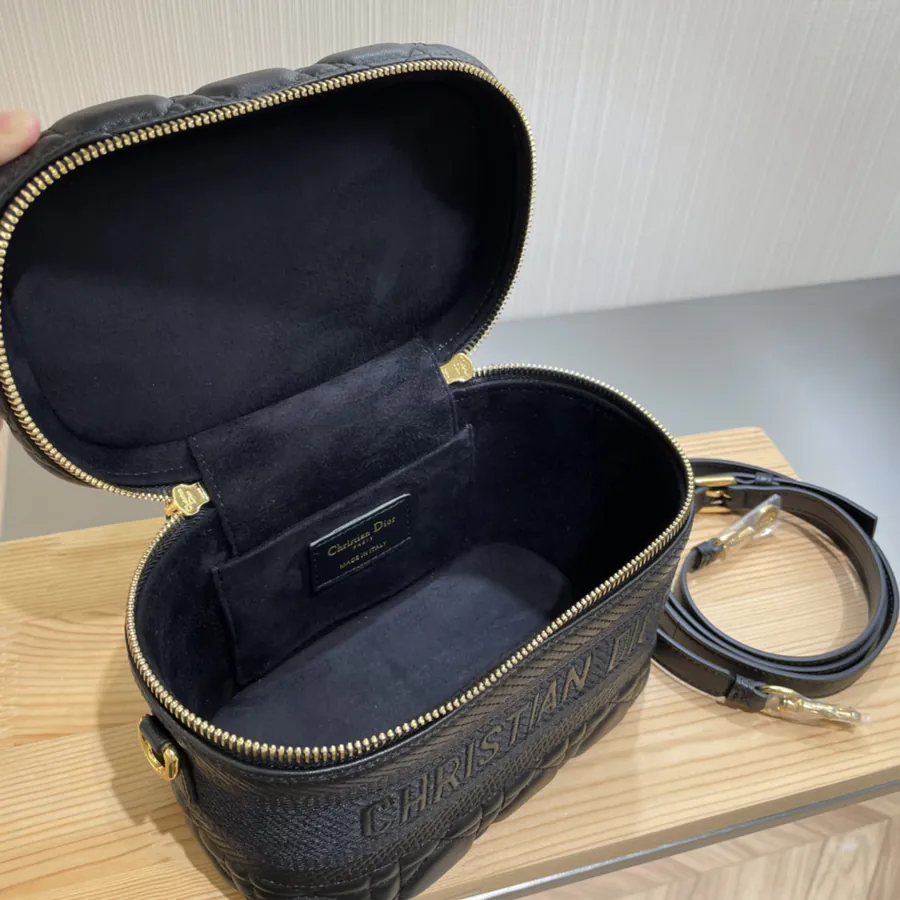 P650 CD Cosmetic Bag in Black