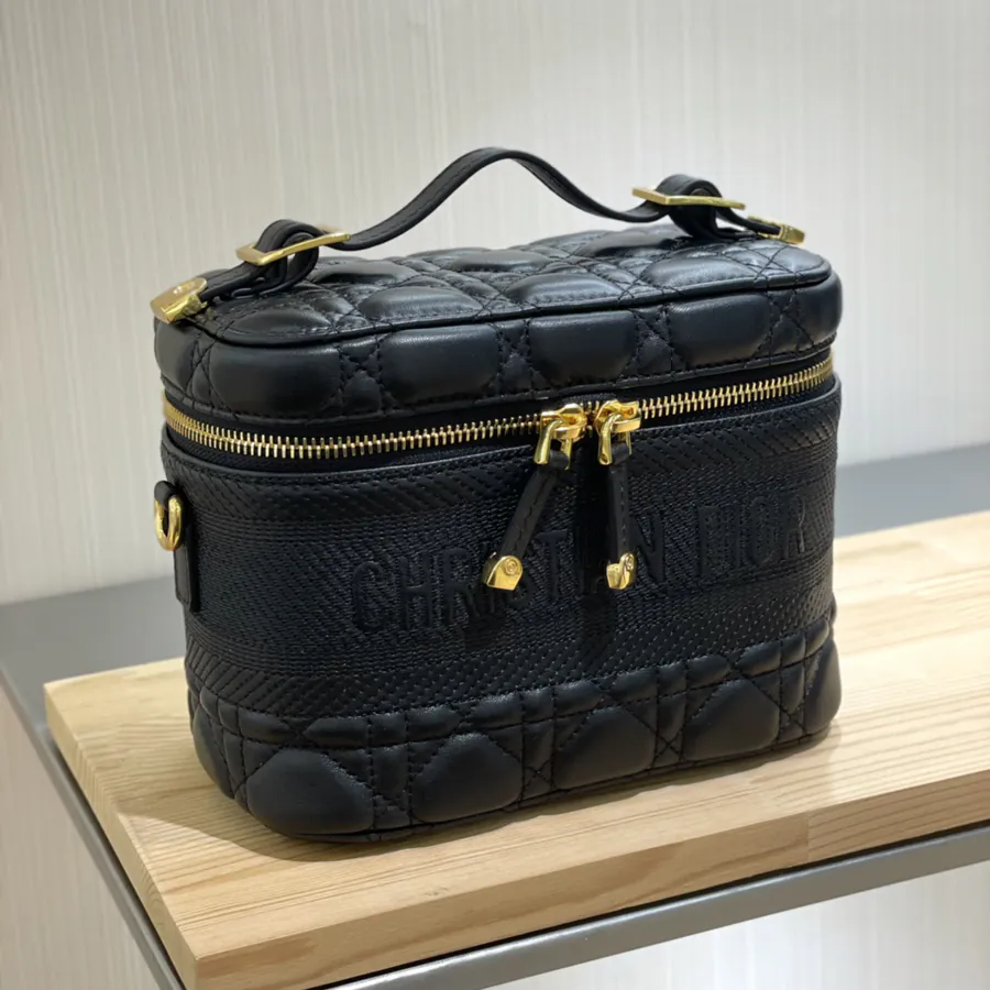 P650 CD Cosmetic Bag in Black