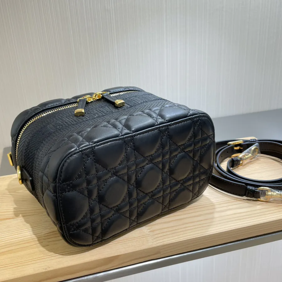P650 CD Cosmetic Bag in Black