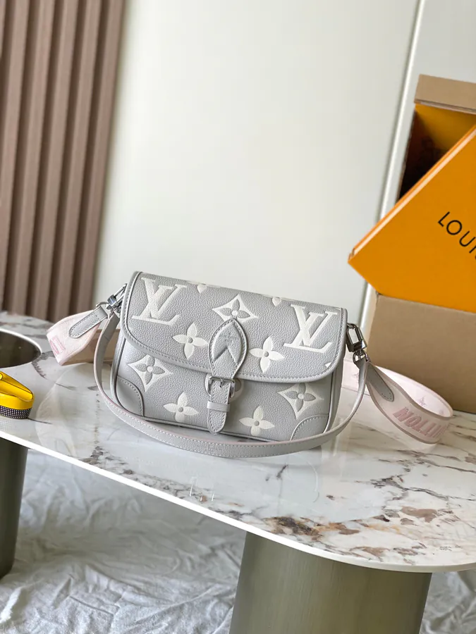 Diane Handbag in芋泥乳色