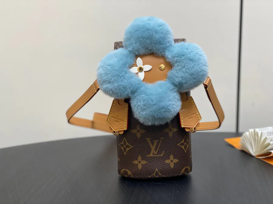 VIVIENNE Monogram Phone Case Blue (Sunflower) Snow Show Series