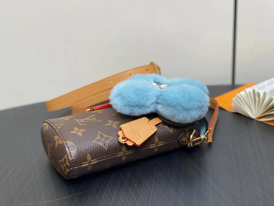 VIVIENNE Monogram Phone Case Blue (Sunflower) Snow Show Series