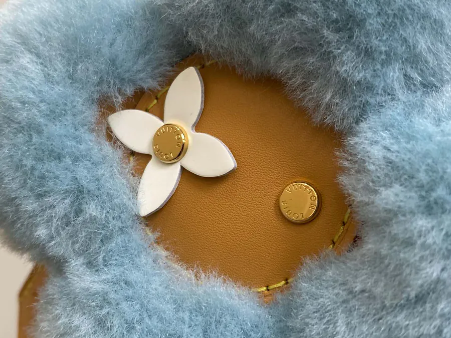 VIVIENNE Monogram Phone Case Blue (Sunflower) Snow Show Series