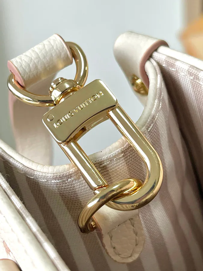 MB Special Edition Bucket Bag with Chip