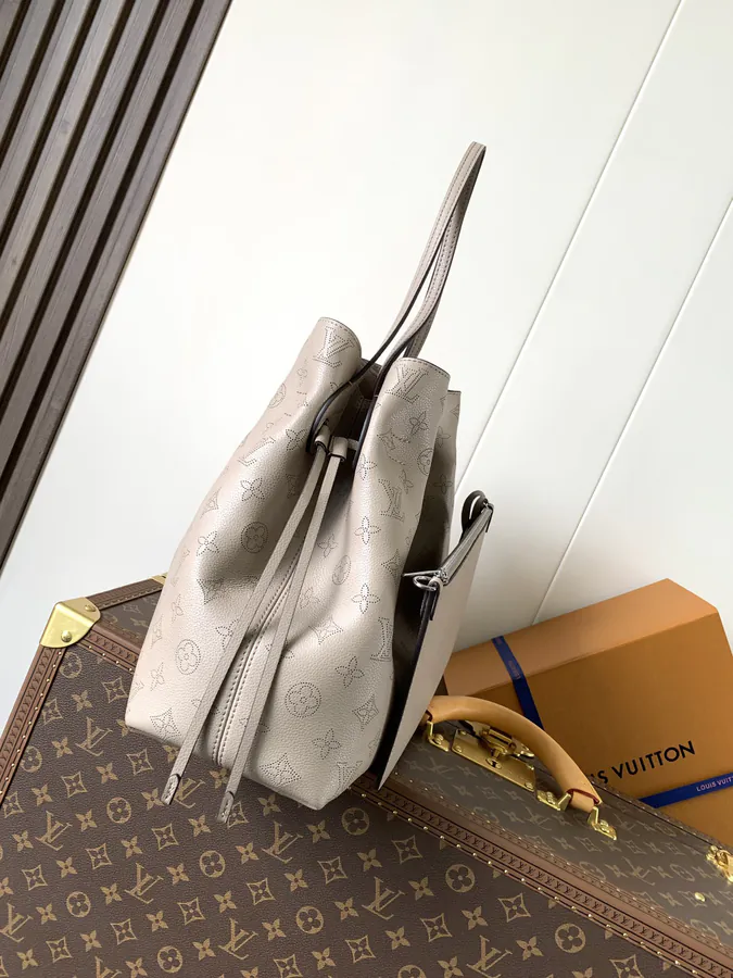 Boundless Handbag Mahina Series, Dynamic 163, Grained Calfskin