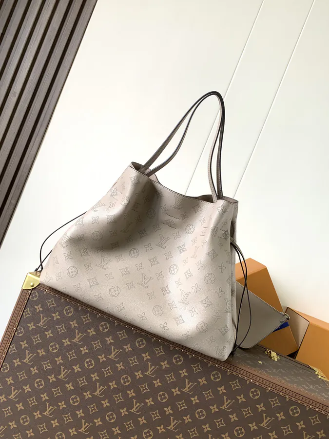 Boundless Handbag Mahina Series, Dynamic 163, Grained Calfskin