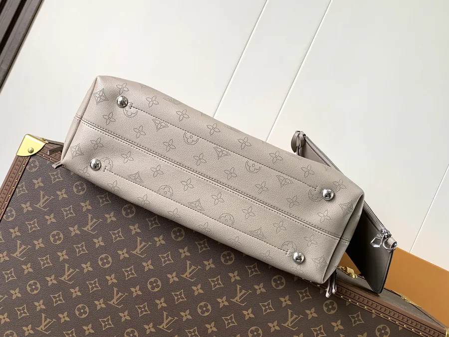 Boundless Handbag Mahina Series, Dynamic 163, Grained Calfskin