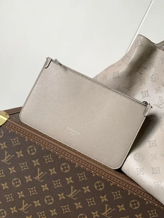 Boundless Handbag Mahina Series, Dynamic 163, Grained Calfskin