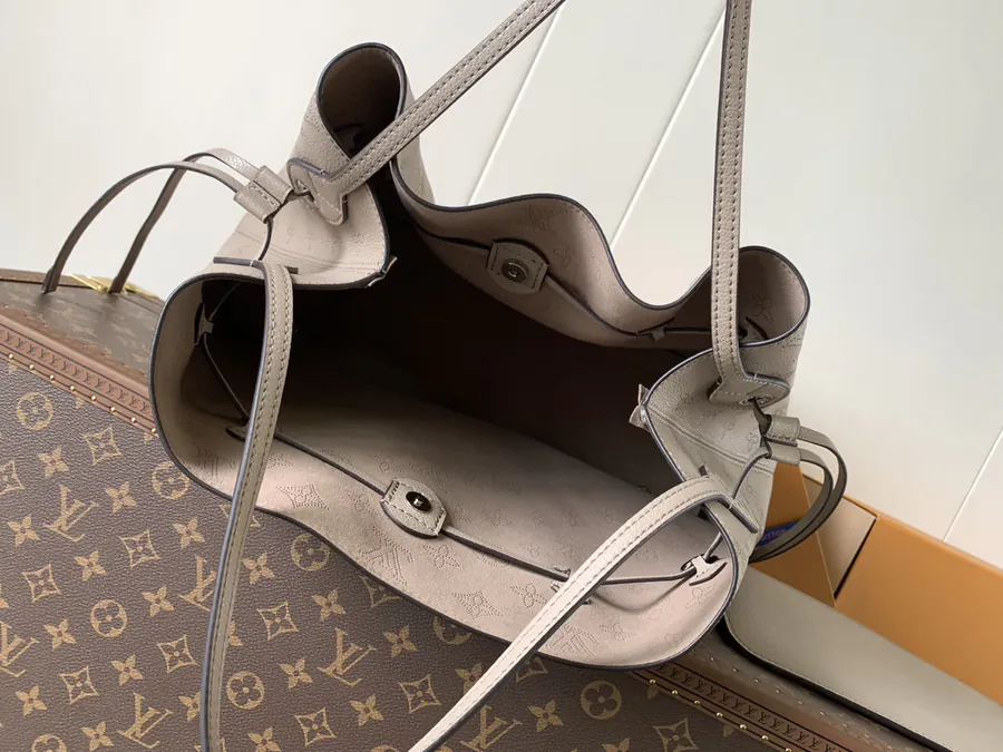 Boundless Handbag Mahina Series, Dynamic 163, Grained Calfskin