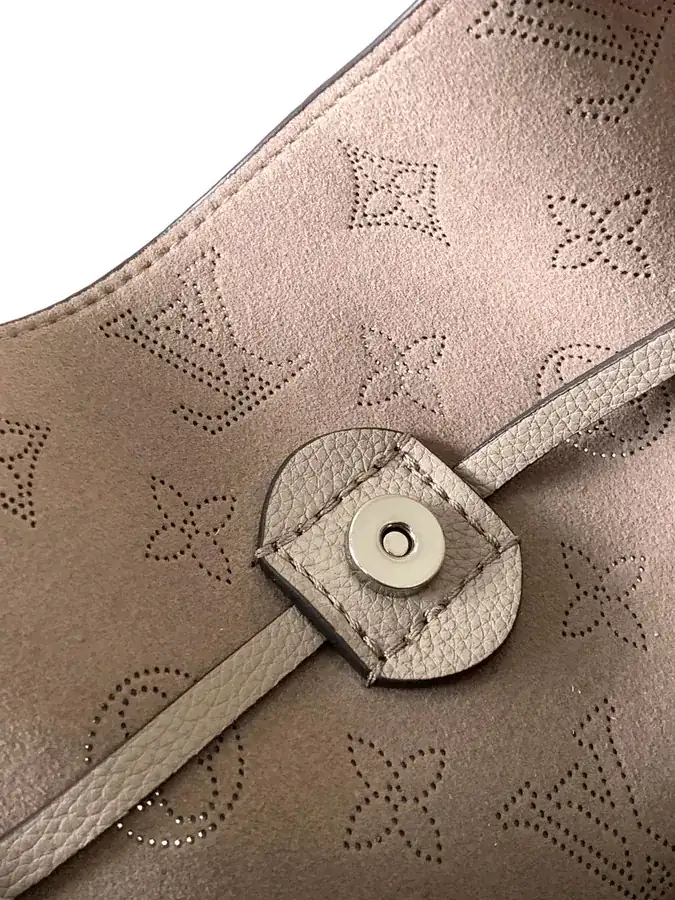 Boundless Handbag Mahina Series, Dynamic 163, Grained Calfskin