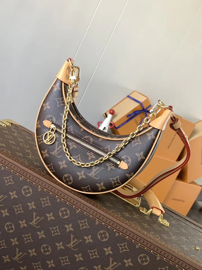 Nicolas Ghesquière Croissant Handbag Loop Style