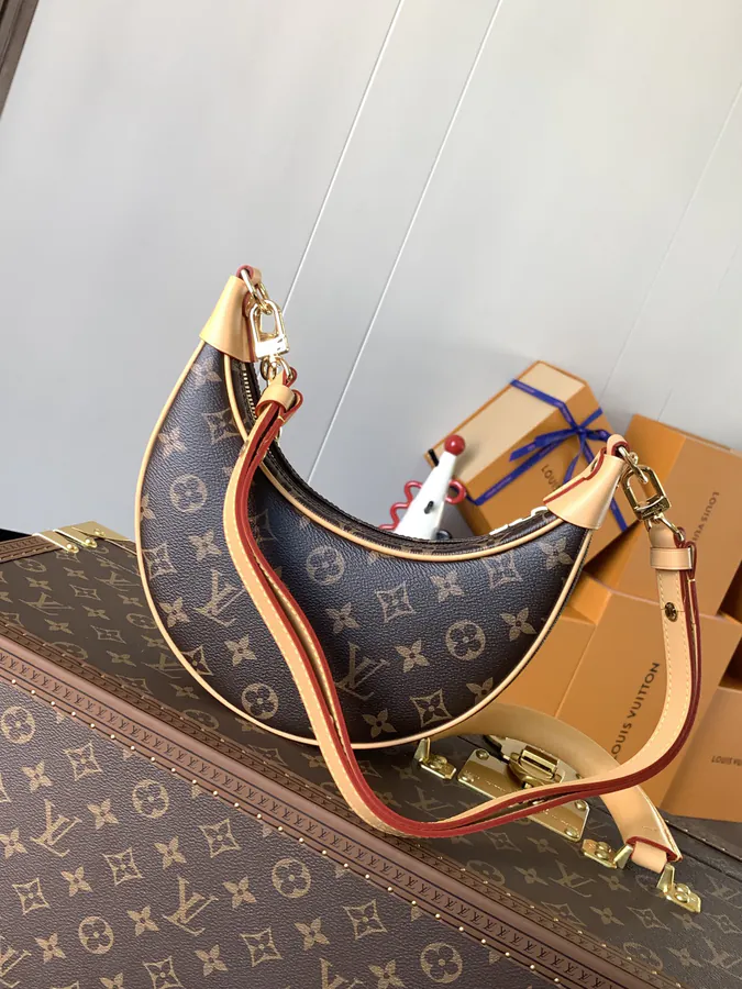 Nicolas Ghesquière Croissant Handbag Loop Style