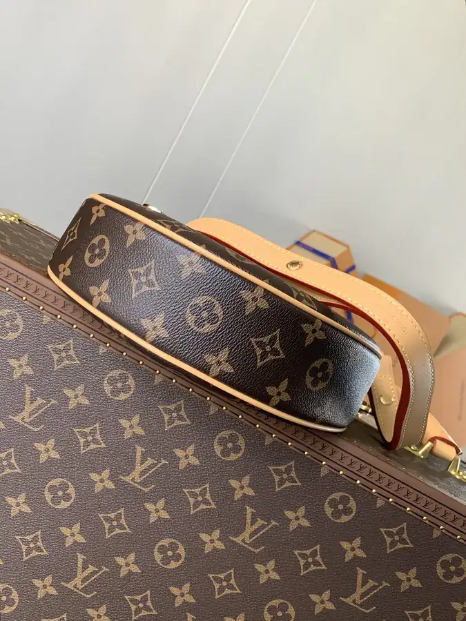 Nicolas Ghesquière Croissant Handbag Loop Style