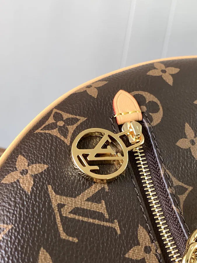 Nicolas Ghesquière Croissant Handbag Loop Style