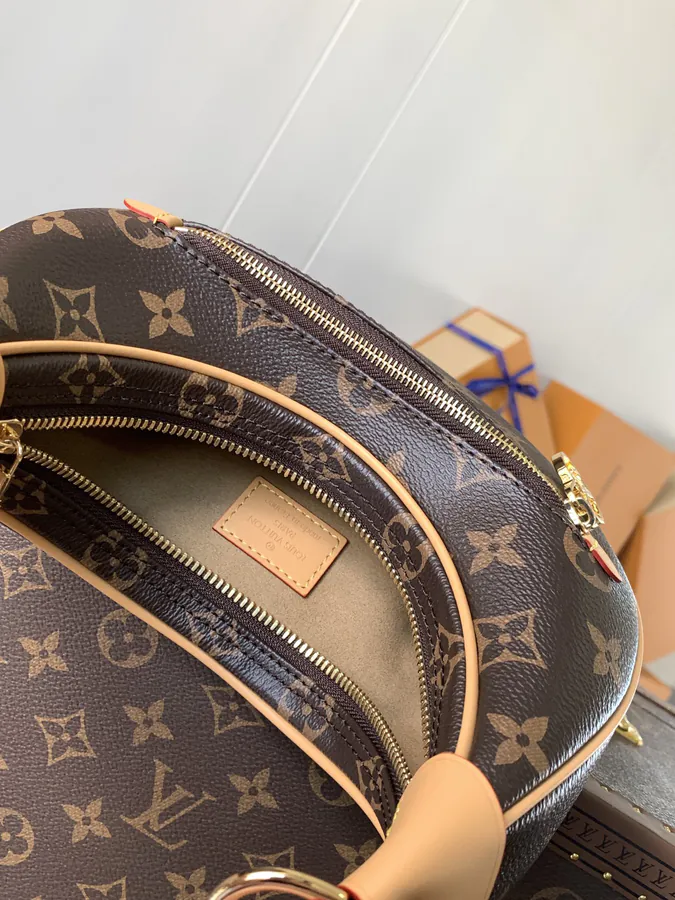 Nicolas Ghesquière Croissant Handbag Loop Style