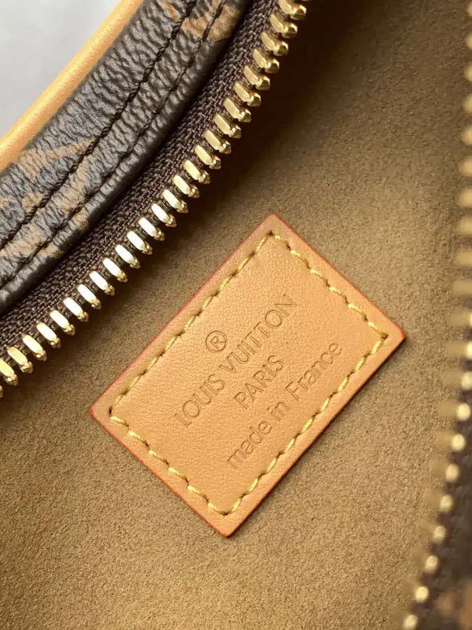 Nicolas Ghesquière Croissant Handbag Loop Style