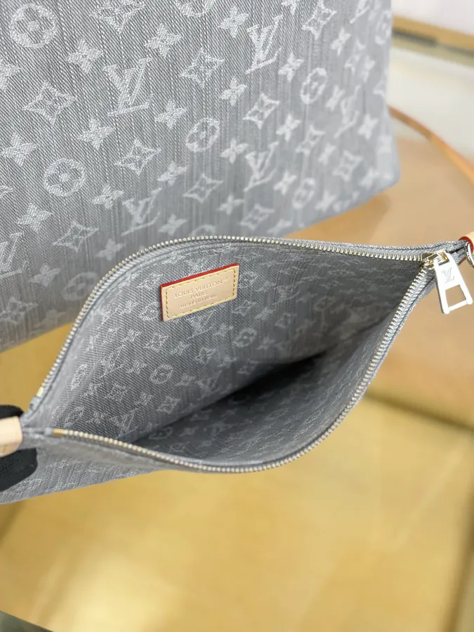 CARRYALL Midsize Handbag