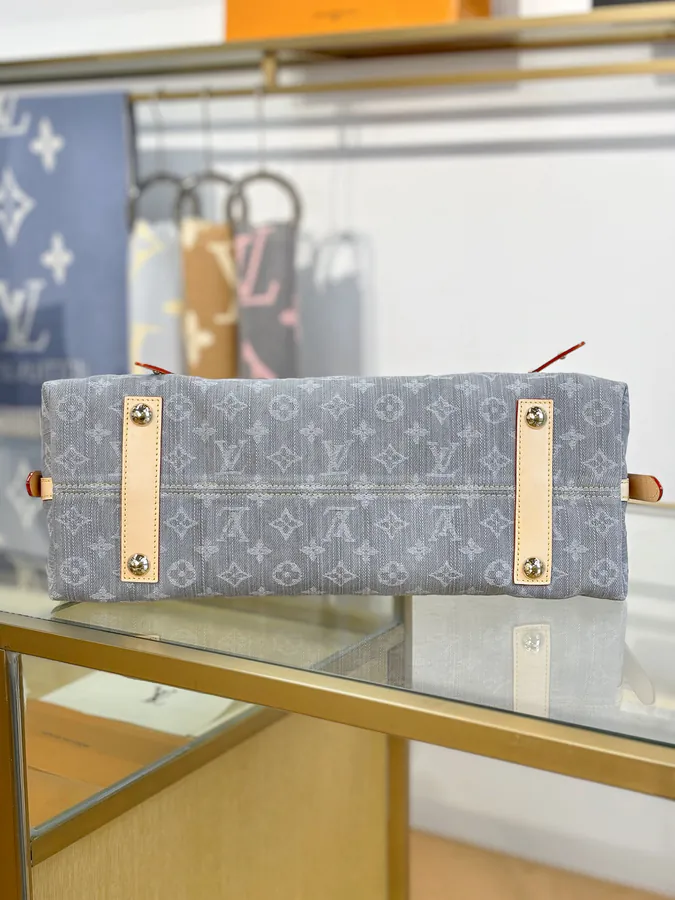 CARRYALL Midsize Handbag