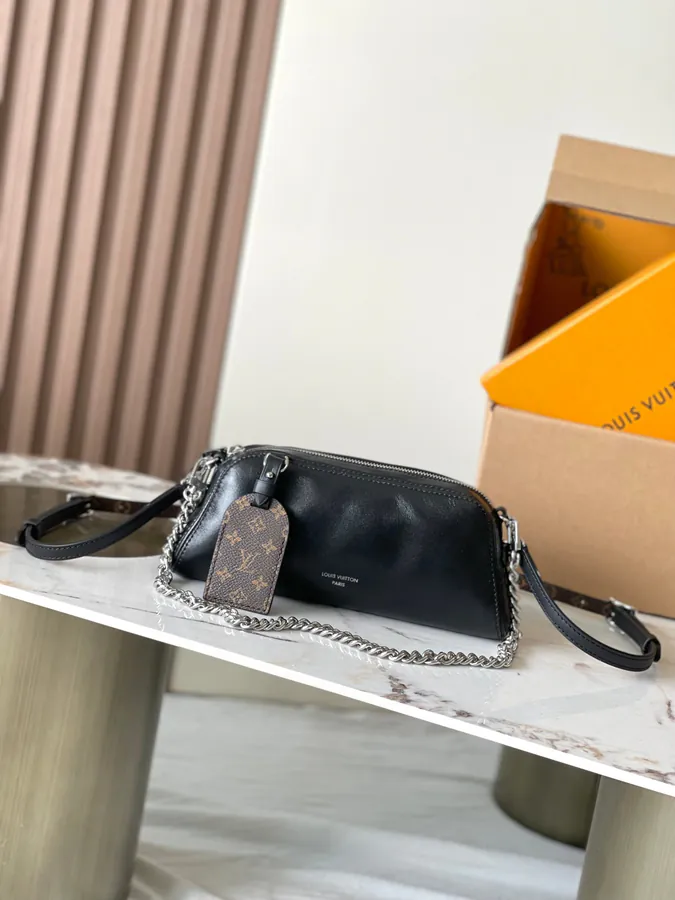 Pochette Vibe Handbag in Black