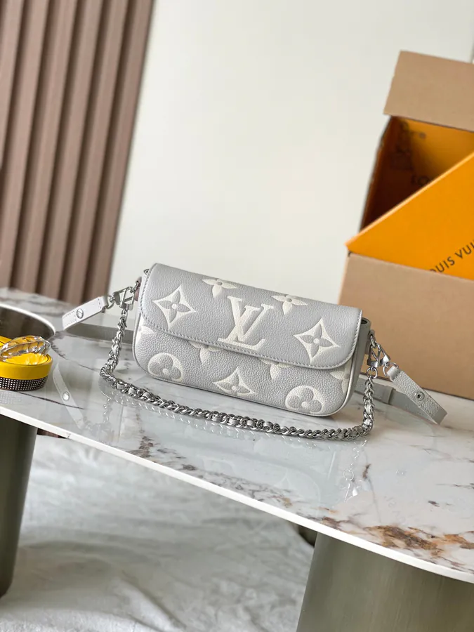 Wallet On Chain Ivy in芋泥乳色