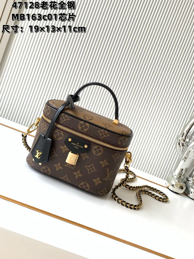 Nice Cosmetic Bag Italian A Grade Leather, Dynamic Chip MB163c01