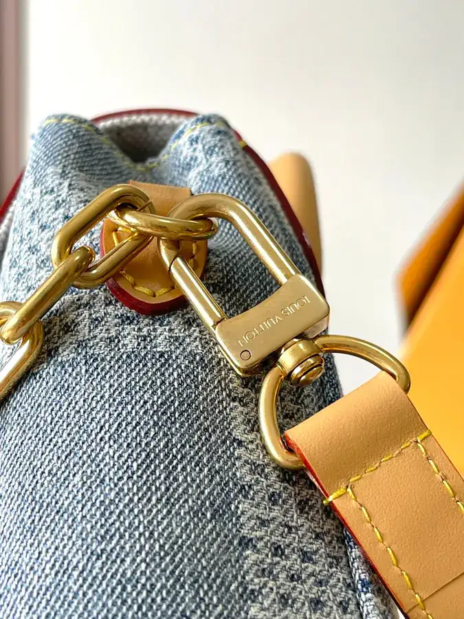 Nano Steamer Leather Crossbody Bag with MB Chip