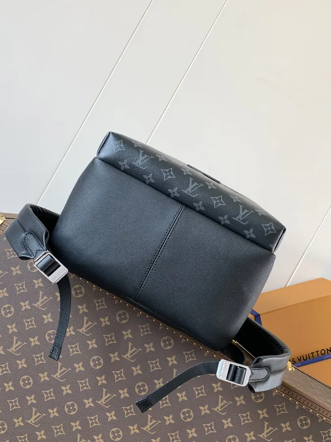 DISCOVERY Small Backpack with Monogram Canvas and Taïga Leather