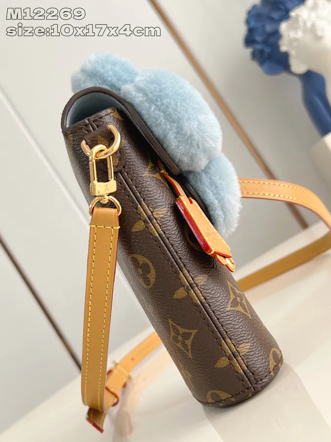 Vivienne Phone Pouch Christmas Collection