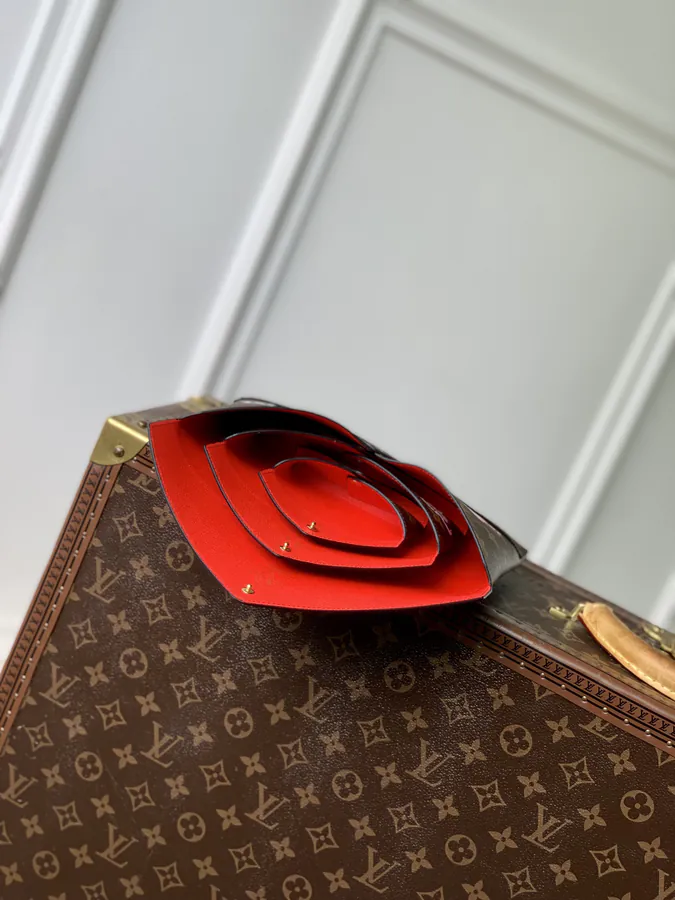 Vivienne Pochette Kirigami Handbag
