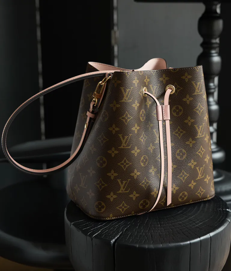 NÉONOÉ Medium Handbag