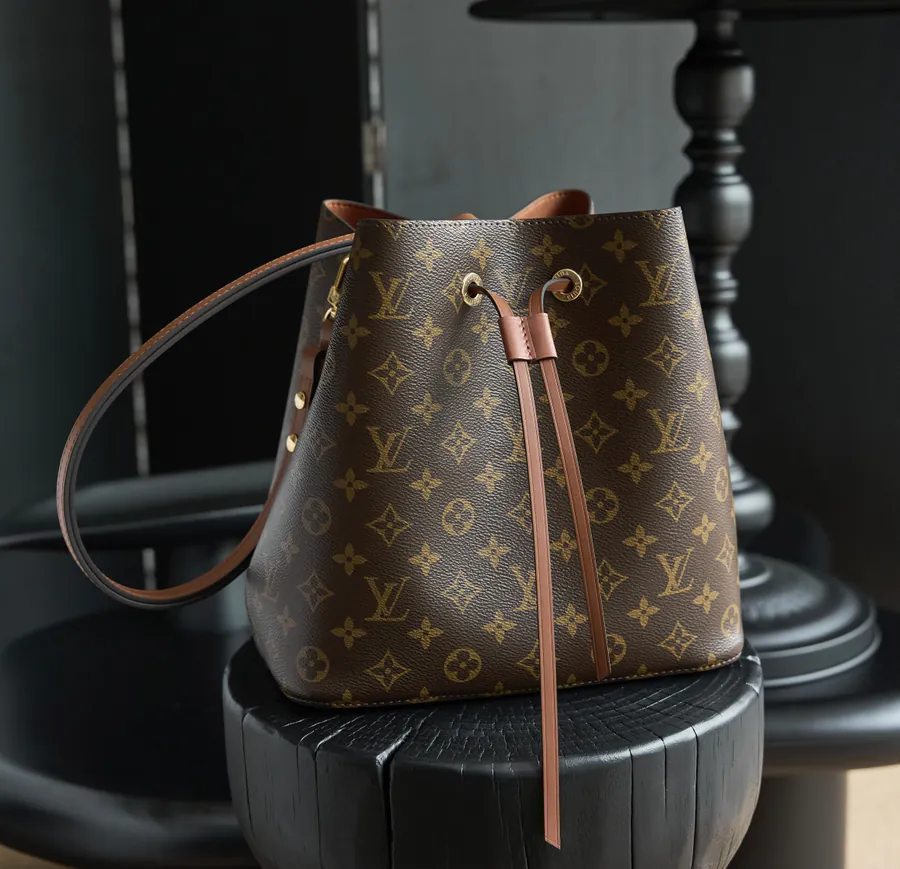 NÉONOÉ Medium Handbag