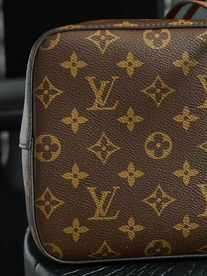 NÉONOÉ Mid Size Handbag