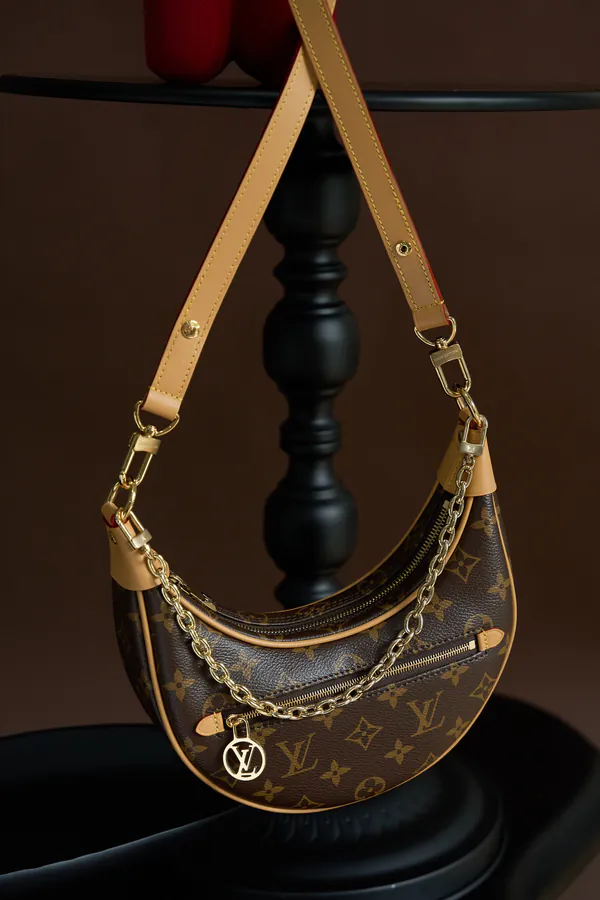 LooP Handbag # M81098