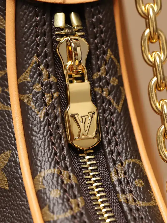 LOOP Handbag Moon Shape, Exclusive European Calfskin