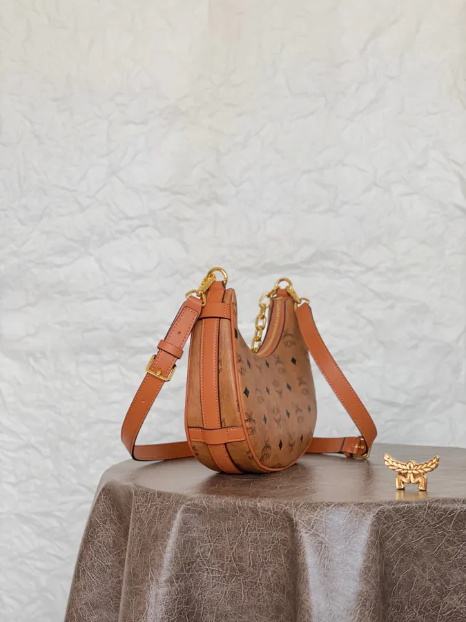 MCM Aren Hobo Classic Cognac Brown