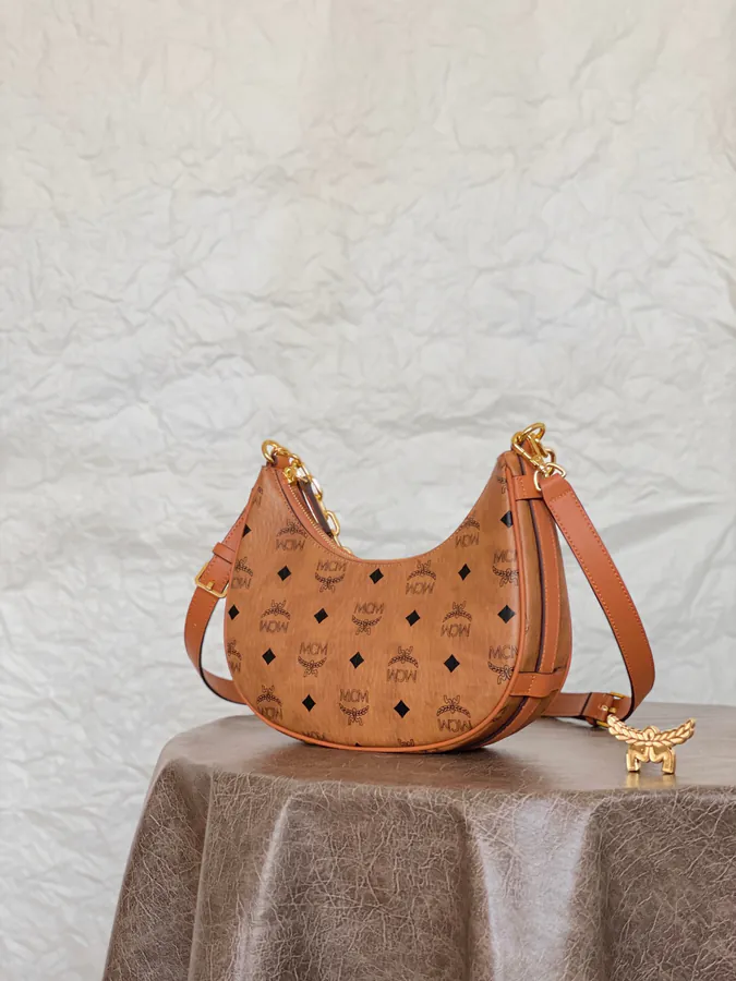 MCM Aren Hobo Classic Cognac Brown