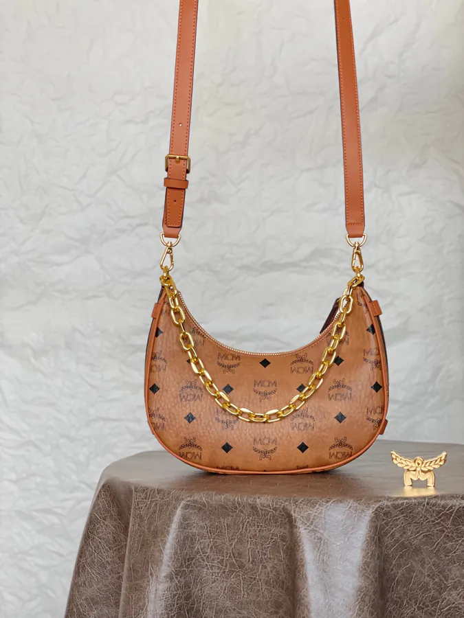 MCM Aren Hobo Classic Cognac Brown