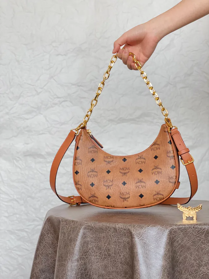 MCM Aren Hobo Classic Cognac Brown