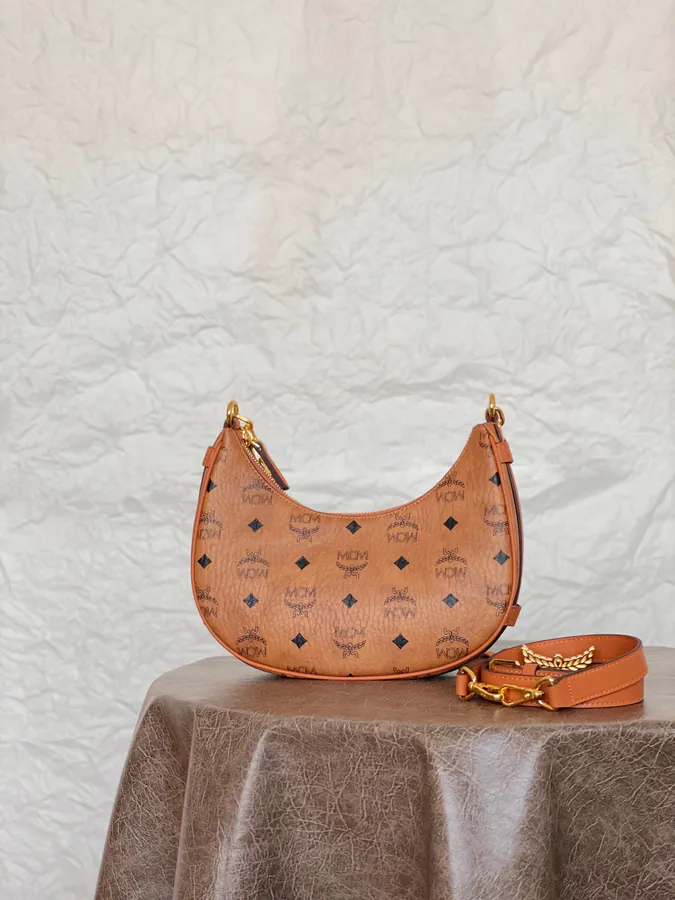 MCM Aren Hobo Classic Cognac Brown