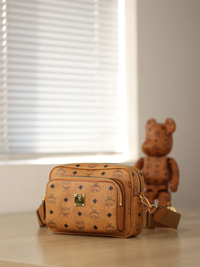 Aren Crossbody Bag Mini Size