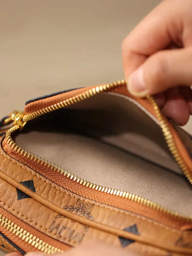 Mini P360 Aren Crossbody Bag Stylish Essential
