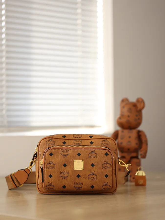 Aren Crossbody Bag Mini Size